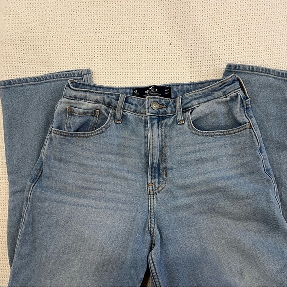 Hollister Ultra High Rise Vintage Straight Jeans - Picture 3 of 4